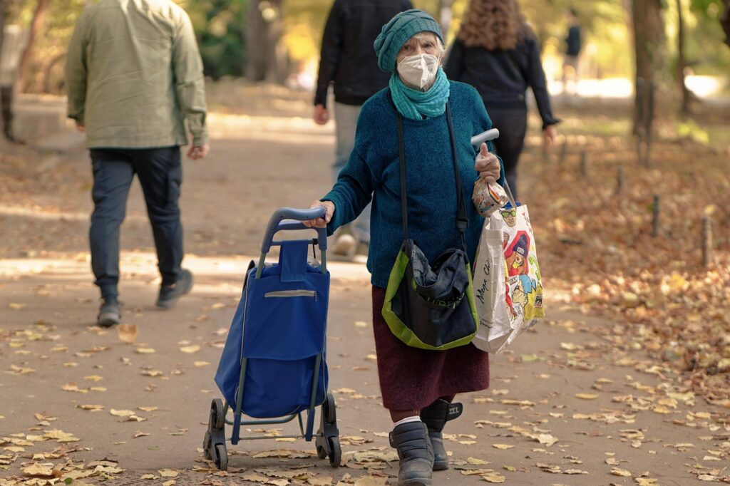 Bonus Anziani 2026: come chiedere 850 euro per l’assistenza a domicilio