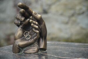 Eredità e debiti del defunto: cosa rischi se non rinunci in tempo