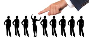 Immagine di donne al lavoro, simbolo delle opportunità offerte dall'opzione donna 2026.