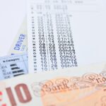 Infografica che illustra i vantaggi fiscali per l'acquisto auto con la legge 104, IVA al 4% ed esenzione bollo.