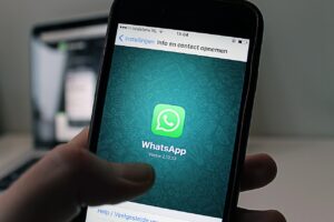 Guida su come disattivare Meta AI su WhatsApp, con indicazioni passo passo e motivazioni.