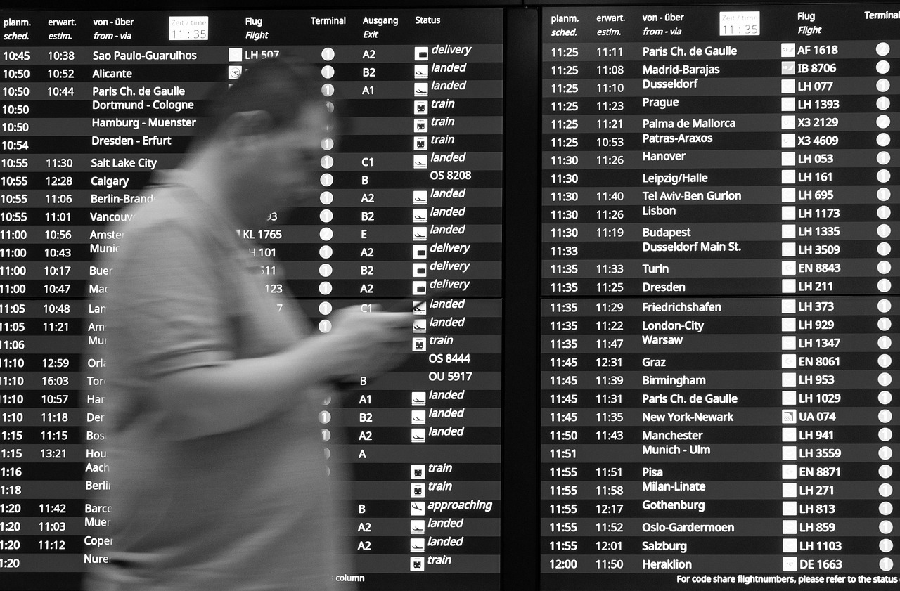 Immagine che illustra i requisiti e le scadenze per l'attivazione della PEC obbligatoria.